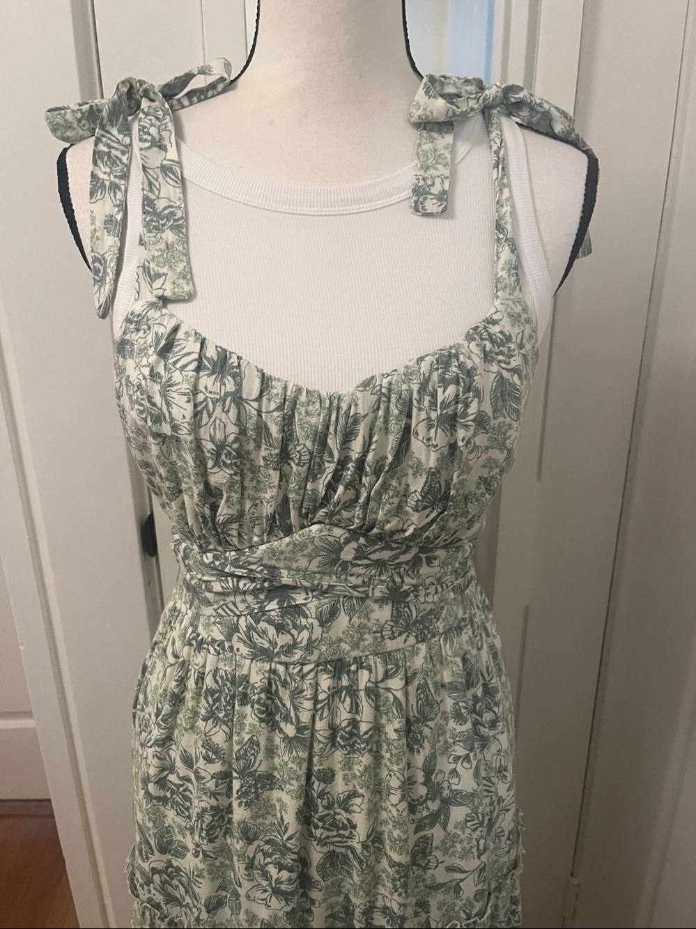 Trixxi Green & White Floral Print Tiered Maxi Dress Narrow Strap Shirred Bodice - Picture 2 of 10